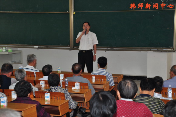 学校组织离退休教职工开展返校参观、座谈活动