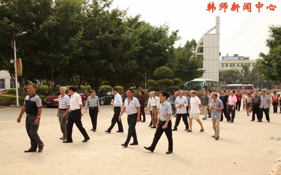 学校组织离退休教职工开展返校参观、座谈活动