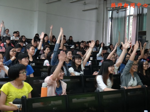 学院举办“青春健康高校行”女性健康知识讲座