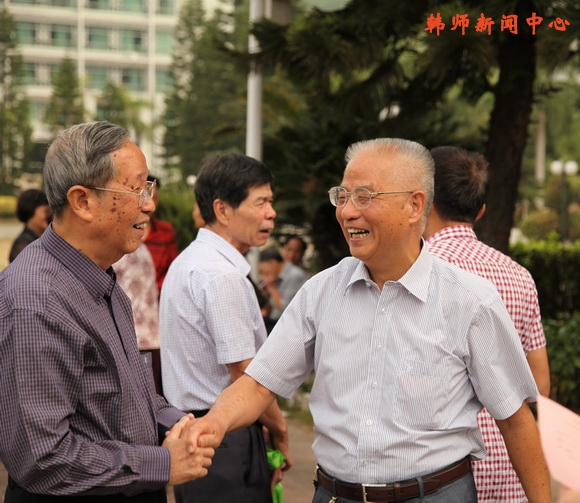 学校组织离退休教职工开展返校参观、座谈活动