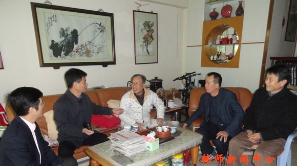 学院副院长陈三鹏带队慰问离退休教工